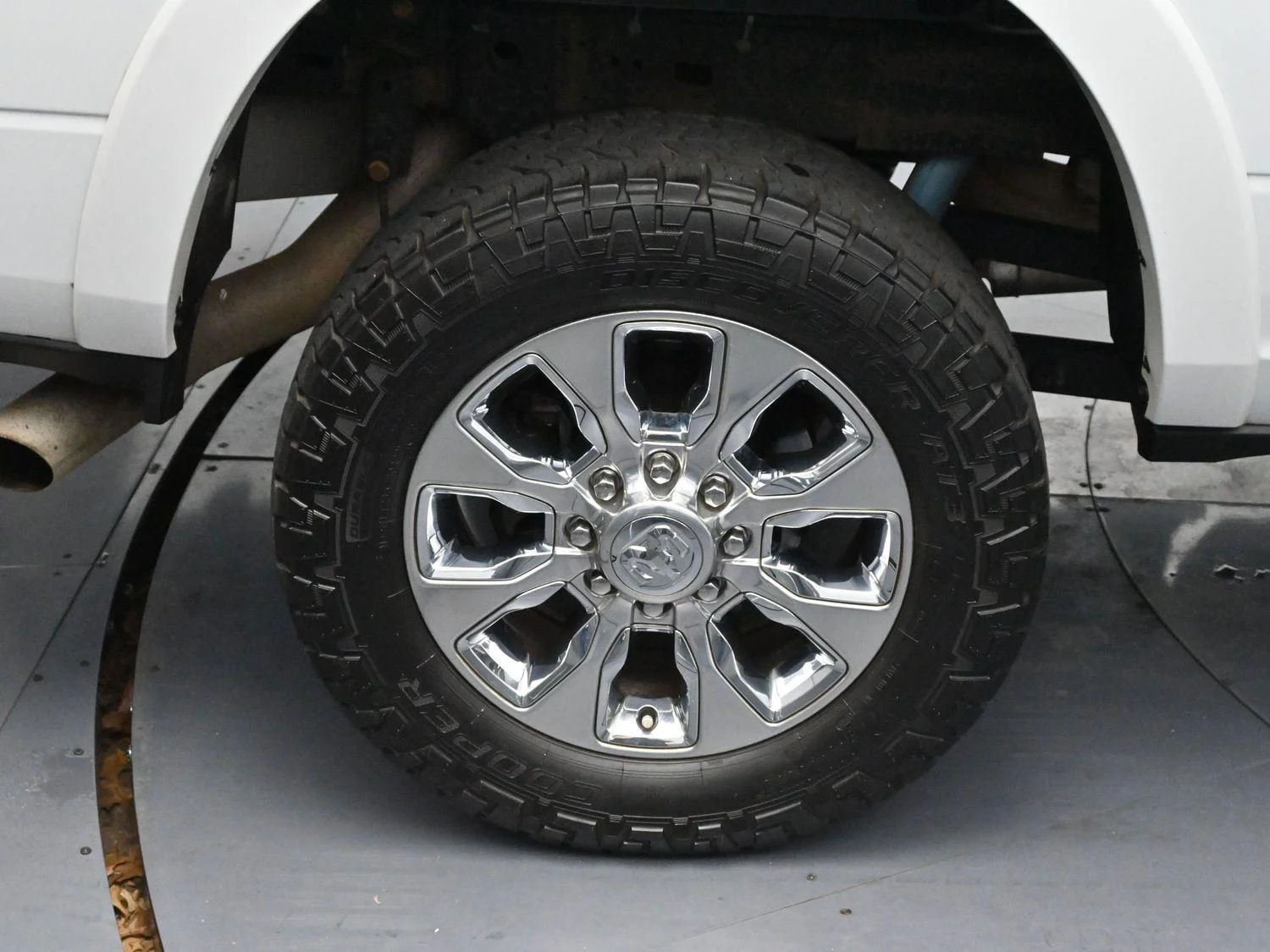 Used 2020 Bright White Clearcoat Ram Limited image 33