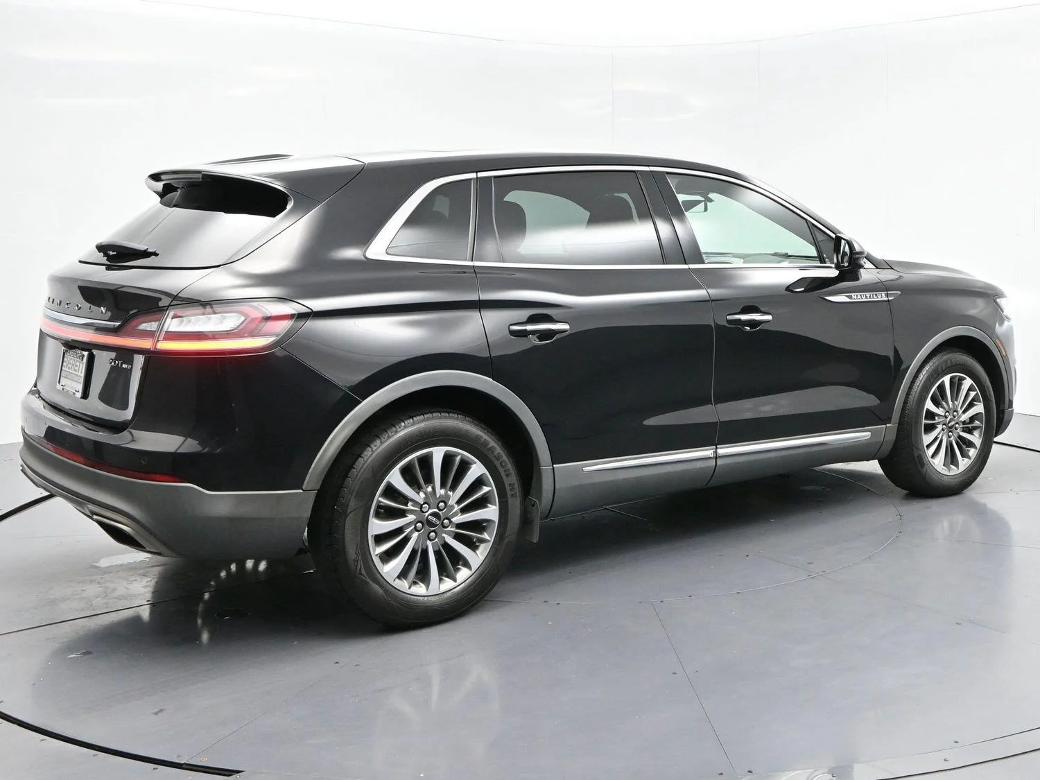 Used 2020 Infinite Black Lincoln Reserve image 7
