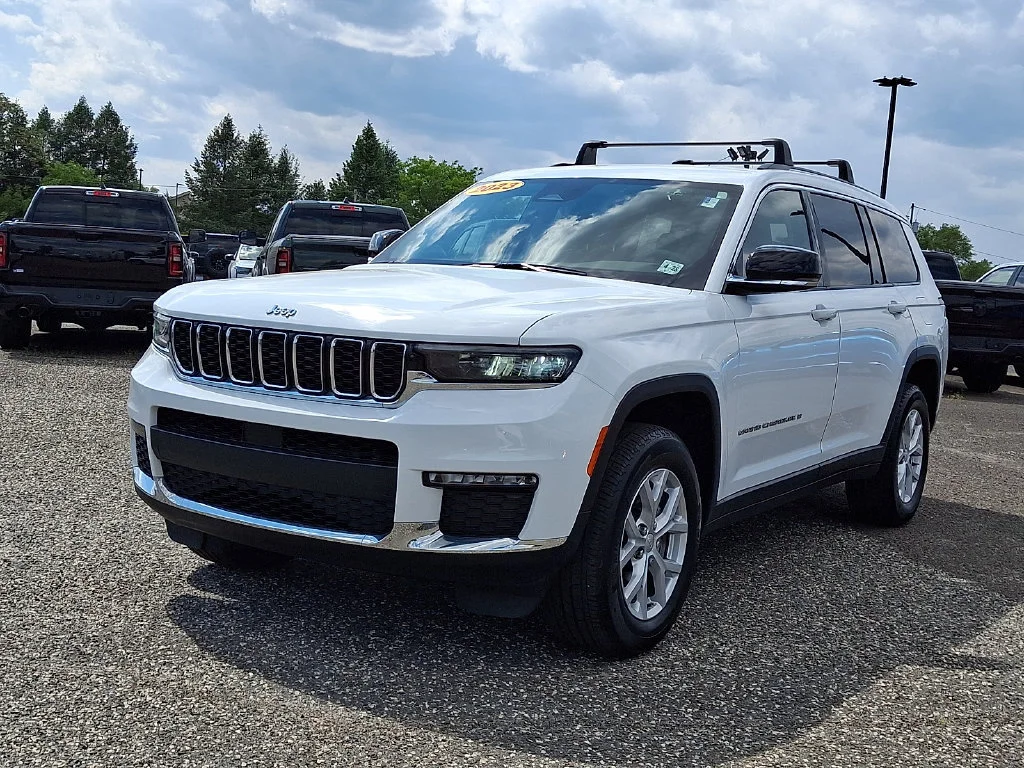 Used 2023 Bright White Clearcoat Jeep Limited image 5