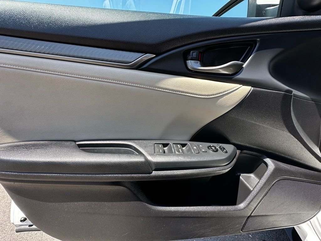 Used 2018  Honda Sport Touring image 17