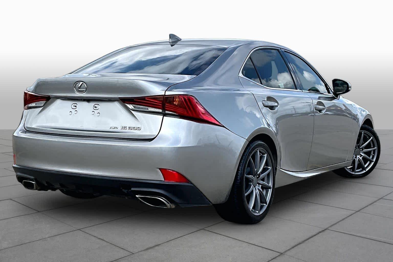 Used 2018 Atomic Silver Lexus  image 13