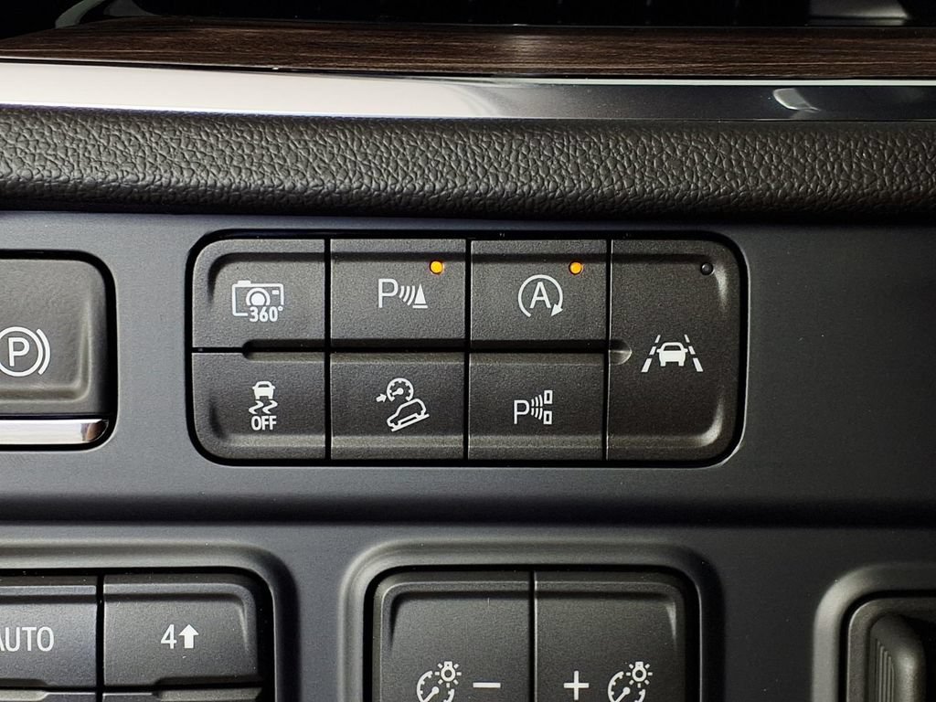 2026 Chevrolet Suburban Z71 - Photo 18