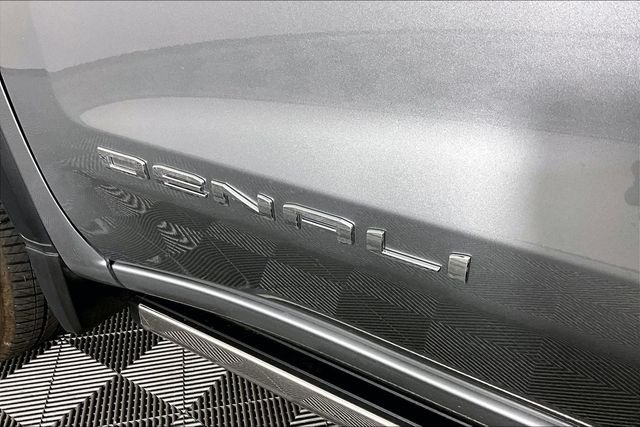 Used 2025 Silver GMC Denali image 21