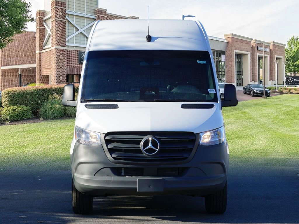 New 2025 Arctic White Mercedes-Benz  image 2