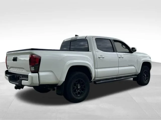 Used 2022 White Toyota SR5 image 5