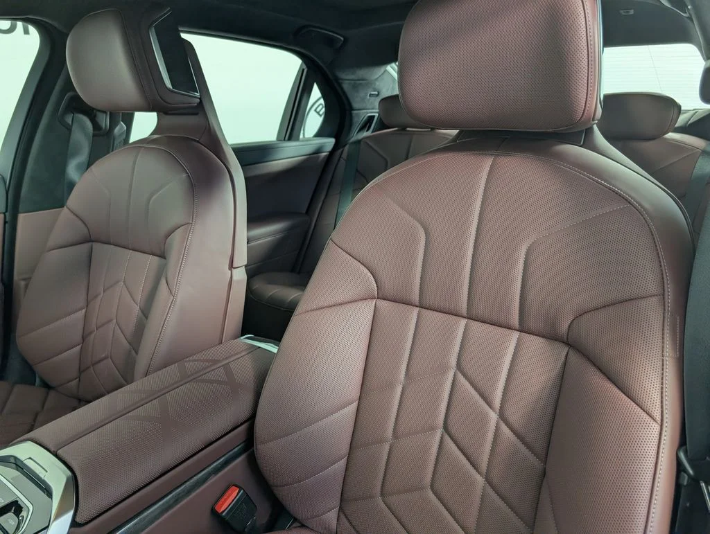 New 2026 Gray BMW 760i xDrive image 12