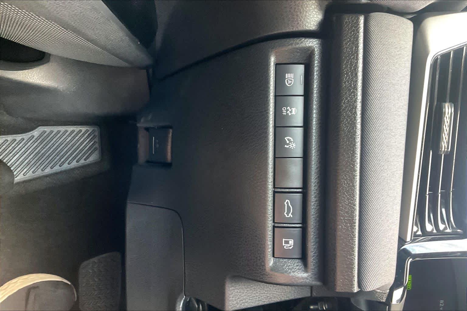 Used 2025 Midnight Black Metallic Toyota LE image 33