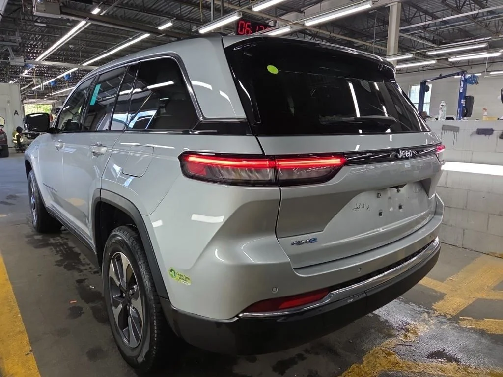 Used 2022 Silver Jeep 4xe image 14