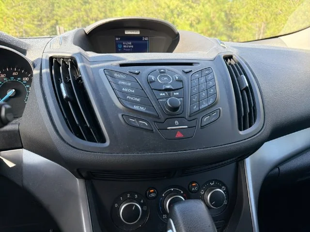 Used 2015  Ford SE image 16