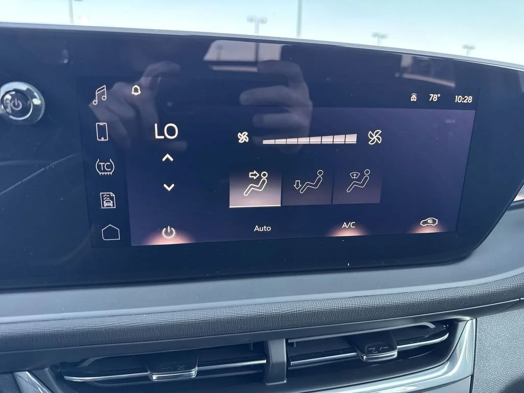 New 2026 Summit White Buick Preferred image 19