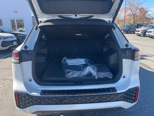 New 2026 Opal White Pearl Volkswagen 2.0T SEL R-Line Turbo image 7
