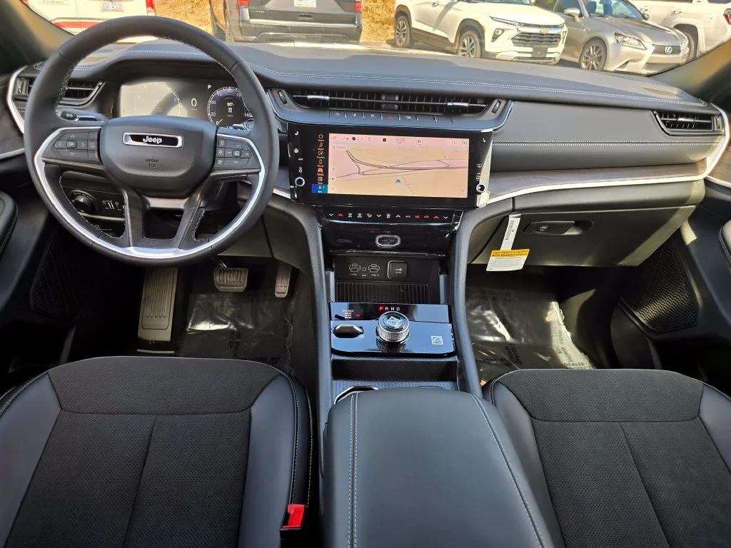 New 2027 Gray Jeep Laredo Altitude image 6