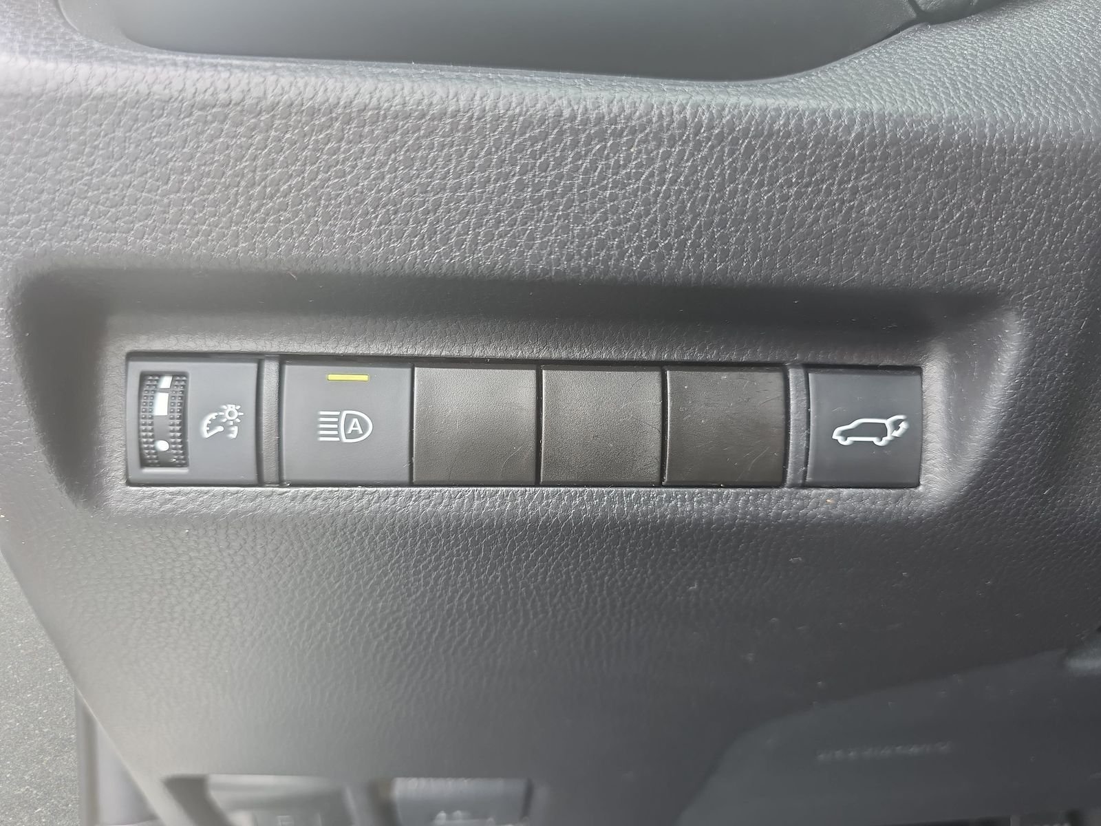 Used 2022 White Toyota XLE image 26