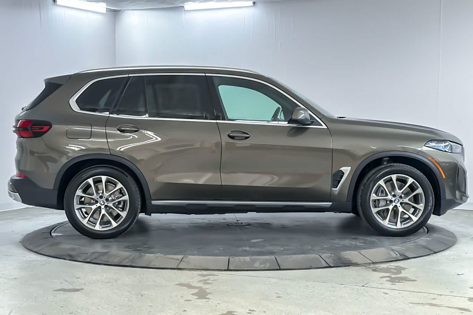New 2026 Manhattan Green Metallic BMW xDrive50e image 8