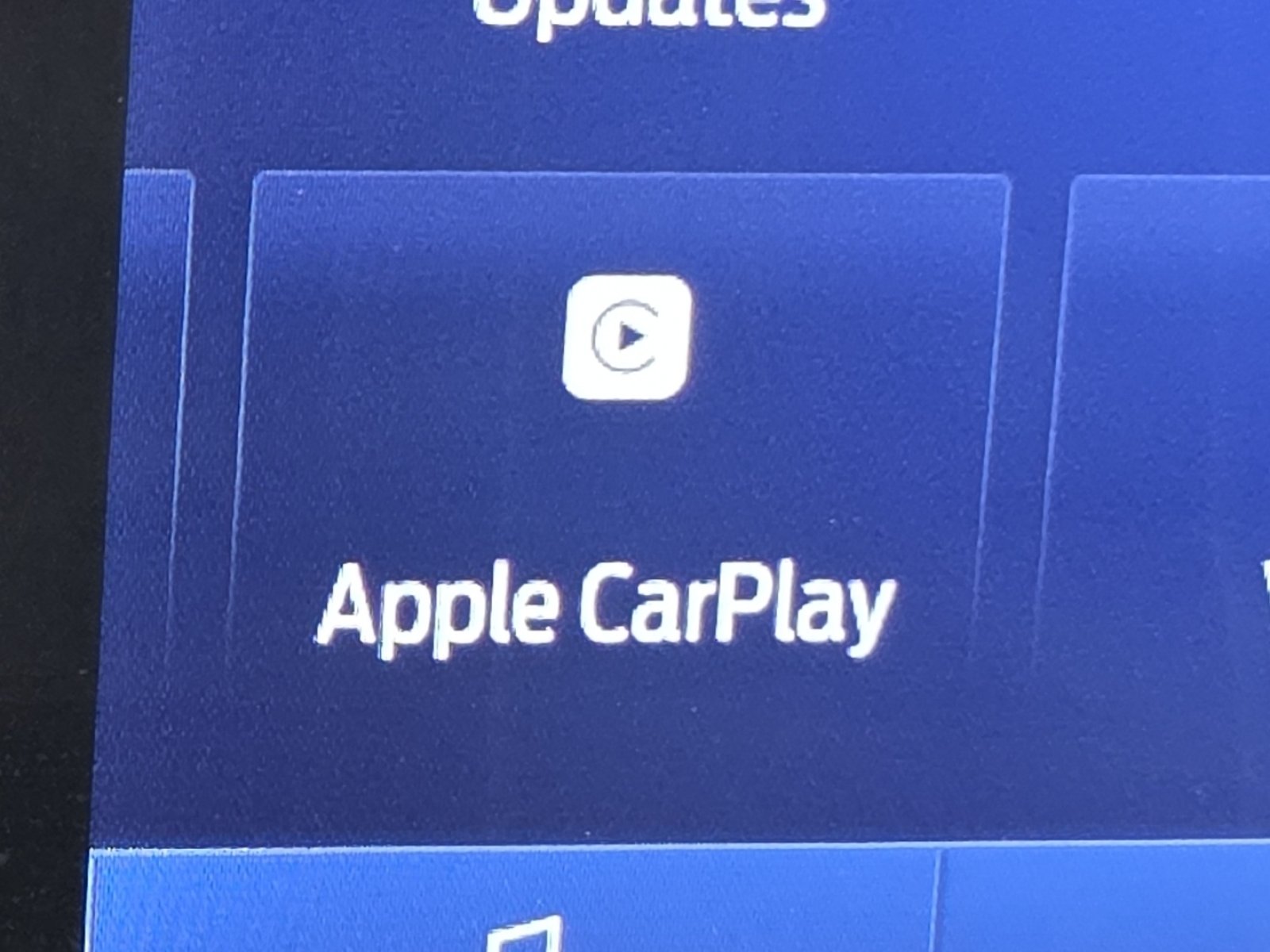 Used 2022 Blue Metallic Ford SE image 4
