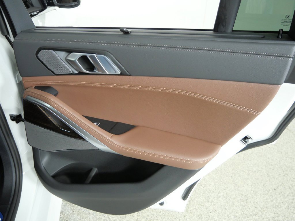 New 2027 Mineral White Metallic BMW xDrive40i image 25