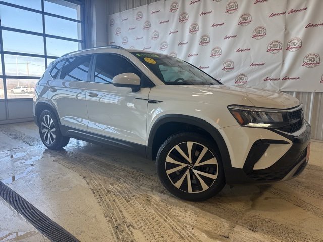 Used 2022 Volkswagen Taos SE with VIN 3VVWX7B22NM049039 for sale in Kansas City