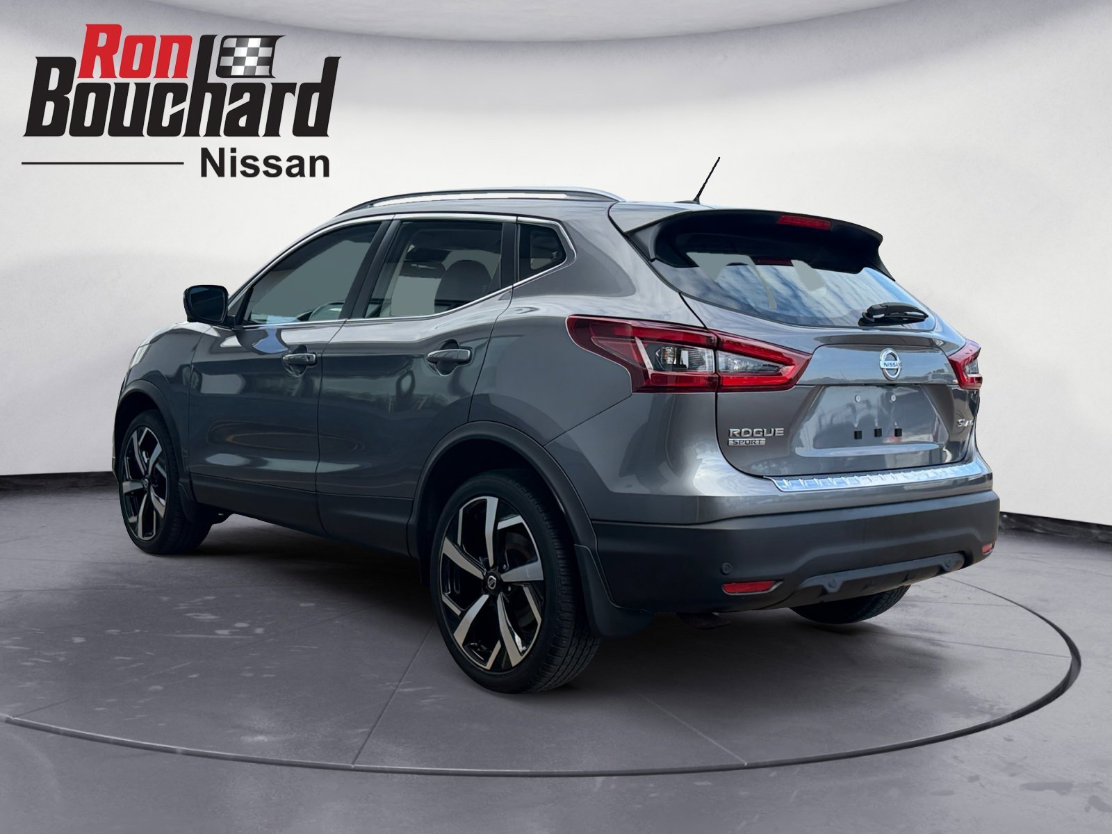 View vehicle photo 4