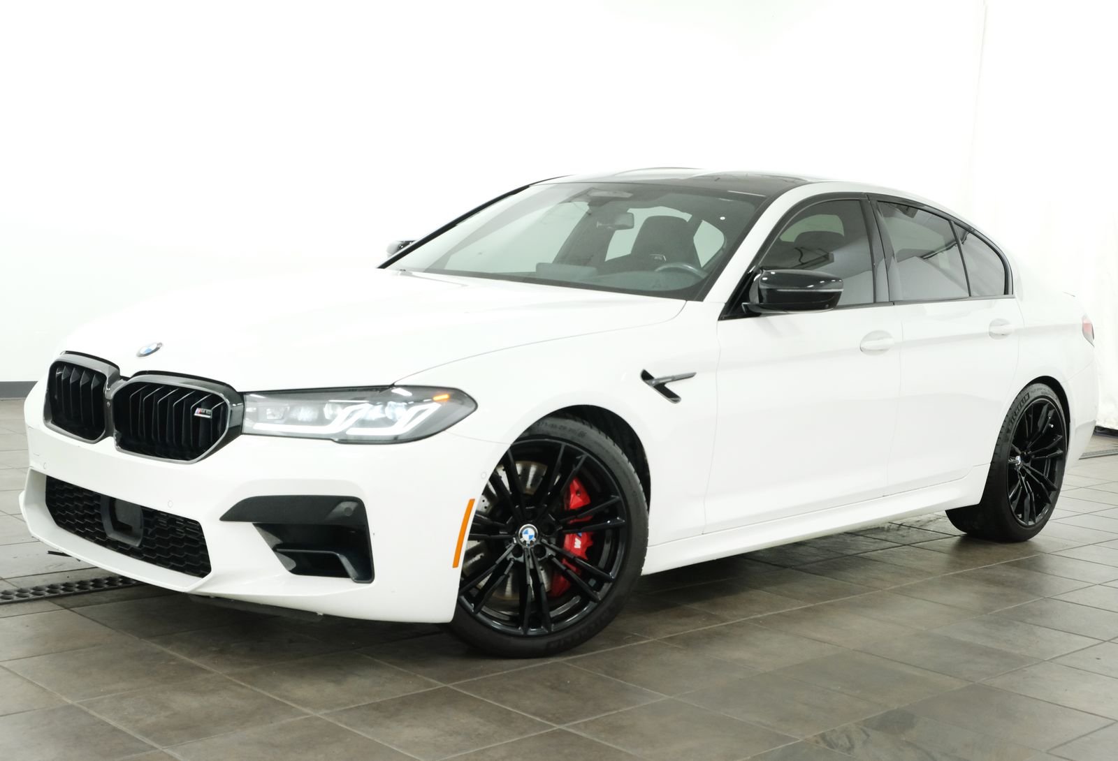 2023 BMW M5 -'s photo