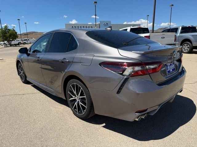 2021 Toyota Camry SE - Photo 9