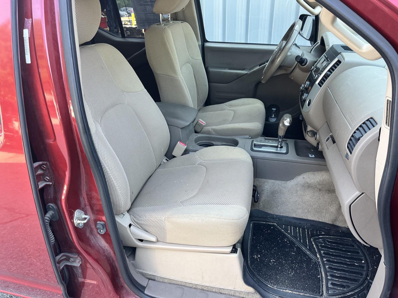 Used 2016 Cayenne Red Nissan SV image 14