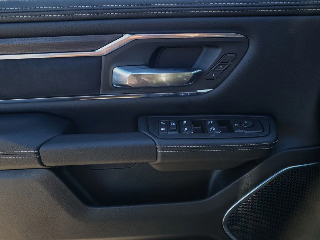 New 2026 Diamond Black Crystal Pearl-Coat Exterior Paint RAM Laramie image 22
