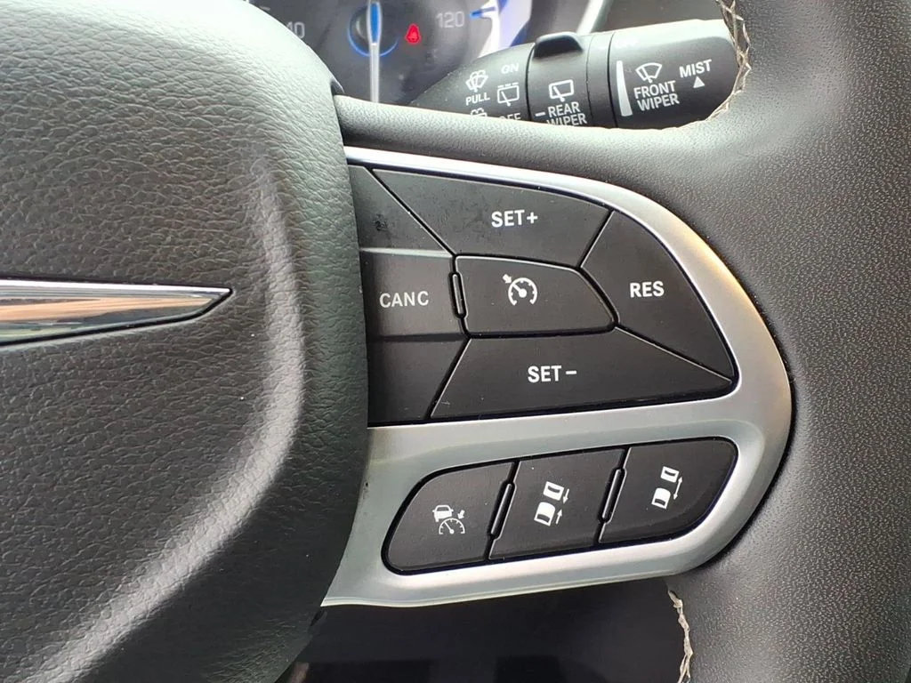 2025 Chrysler Pacifica Select - Photo 22
