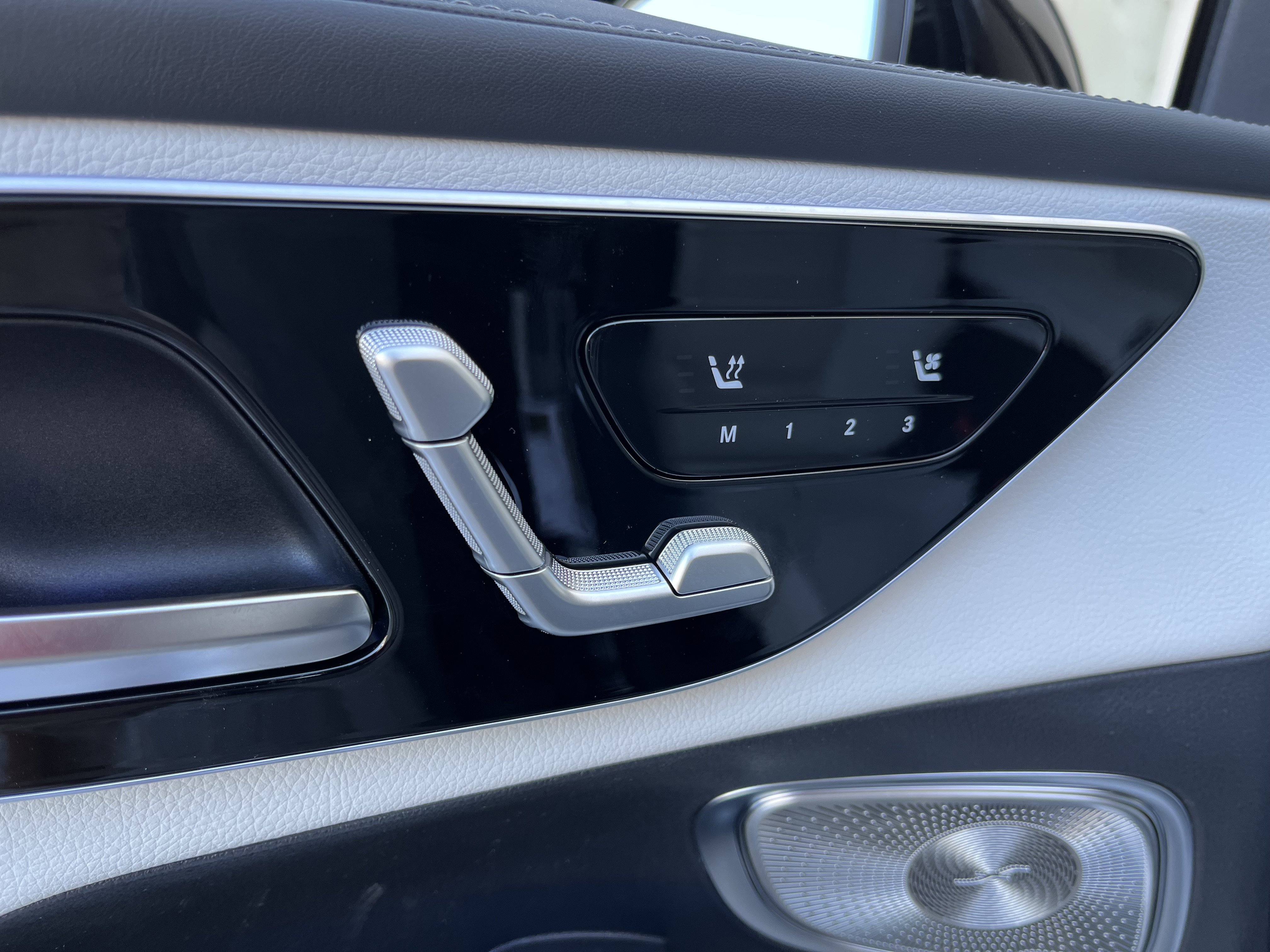 New 2026 Obsidian Black Metallic Mercedes-Benz GLC 300 image 43