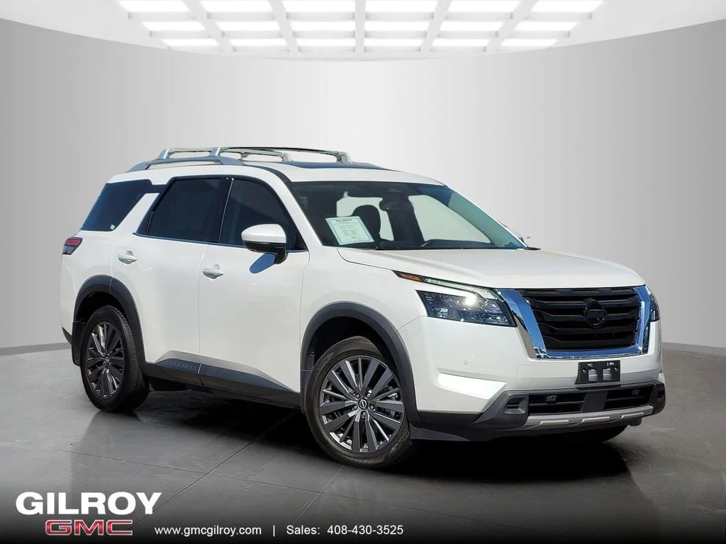 2025 Nissan Pathfinder SL 2WD's photo