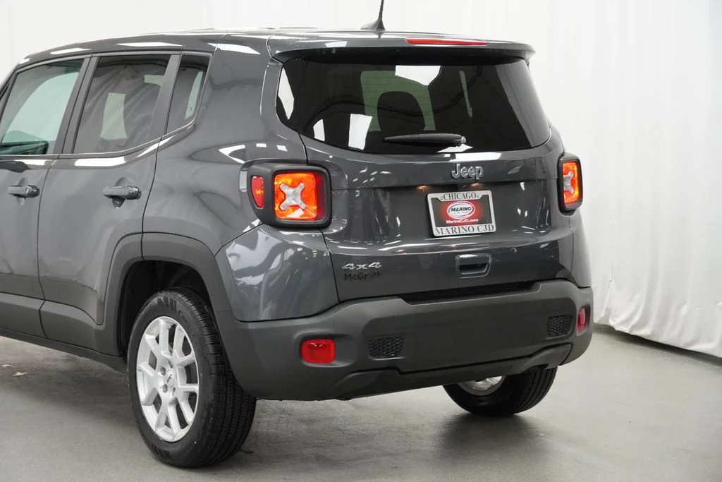 Used 2023 Gray Jeep Latitude image 13