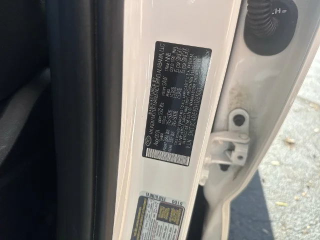 Used 2025 White Hyundai SEL image 35