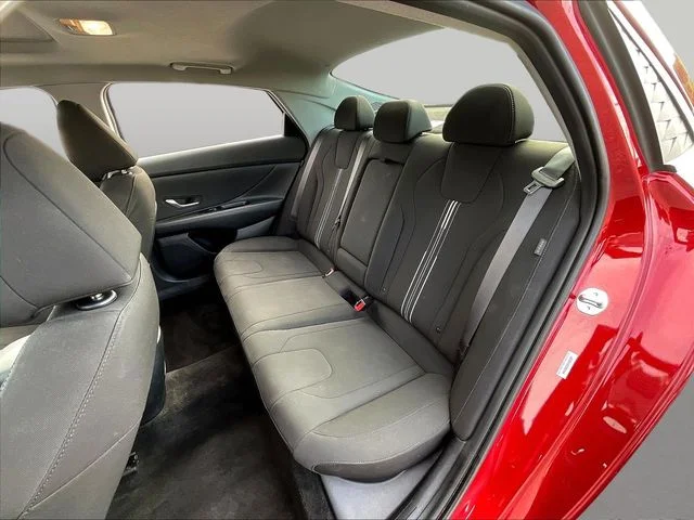 Used 2025 Red Hyundai SEL Convenience image 23