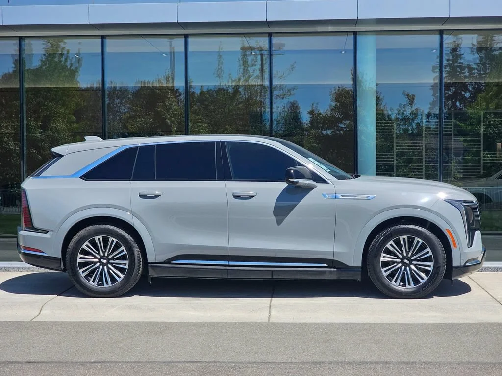 New 2026 Luna Metallic Cadillac Luxury image 6