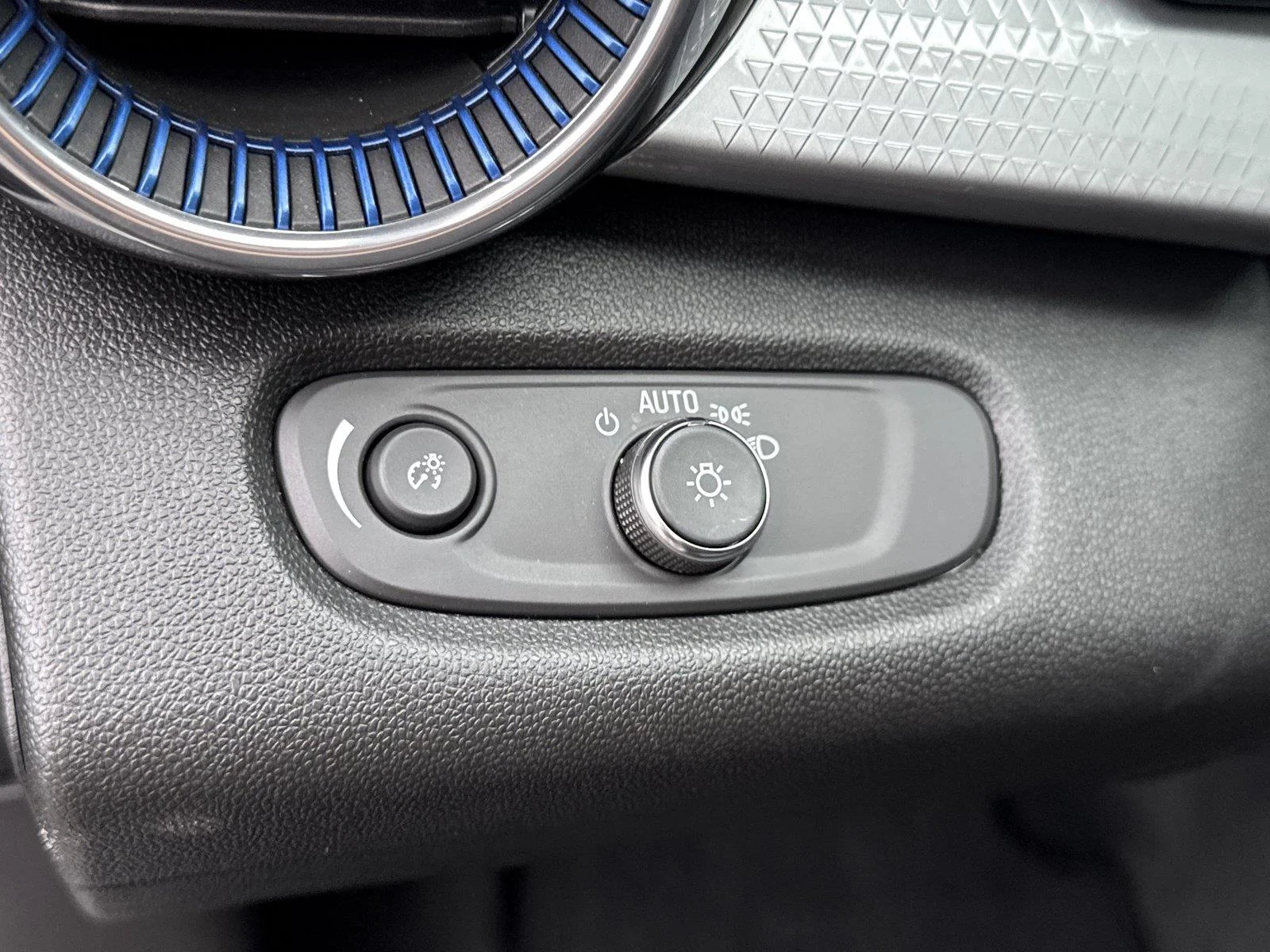Used 2025 Sterling Gray Metallic Chevrolet LT image 14