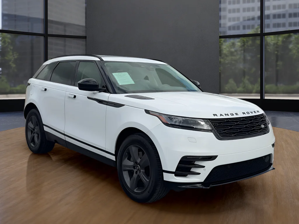 Used 2025  Land Rover Dynamic SE image 7