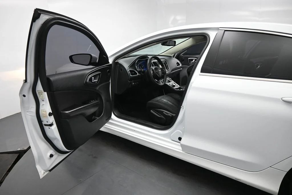 Used 2015 White Chrysler Limited image 8