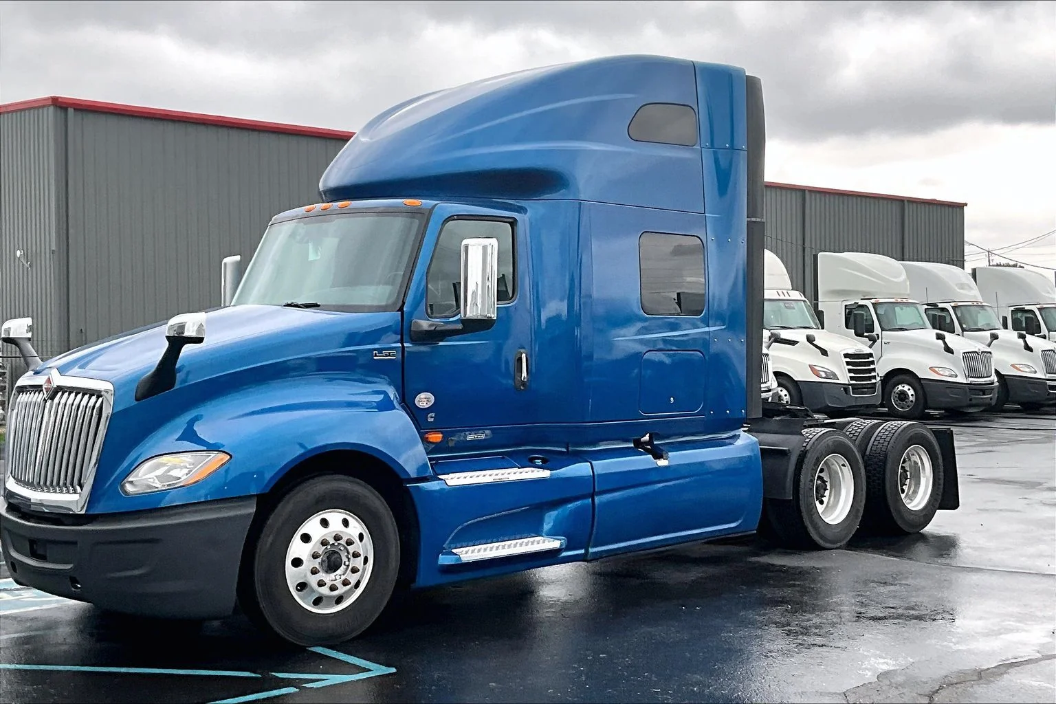 Used 2022 BLUE METALLIC International  image 4