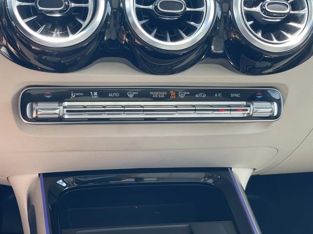Used 2022  Mercedes-Benz GLB 250 image 29