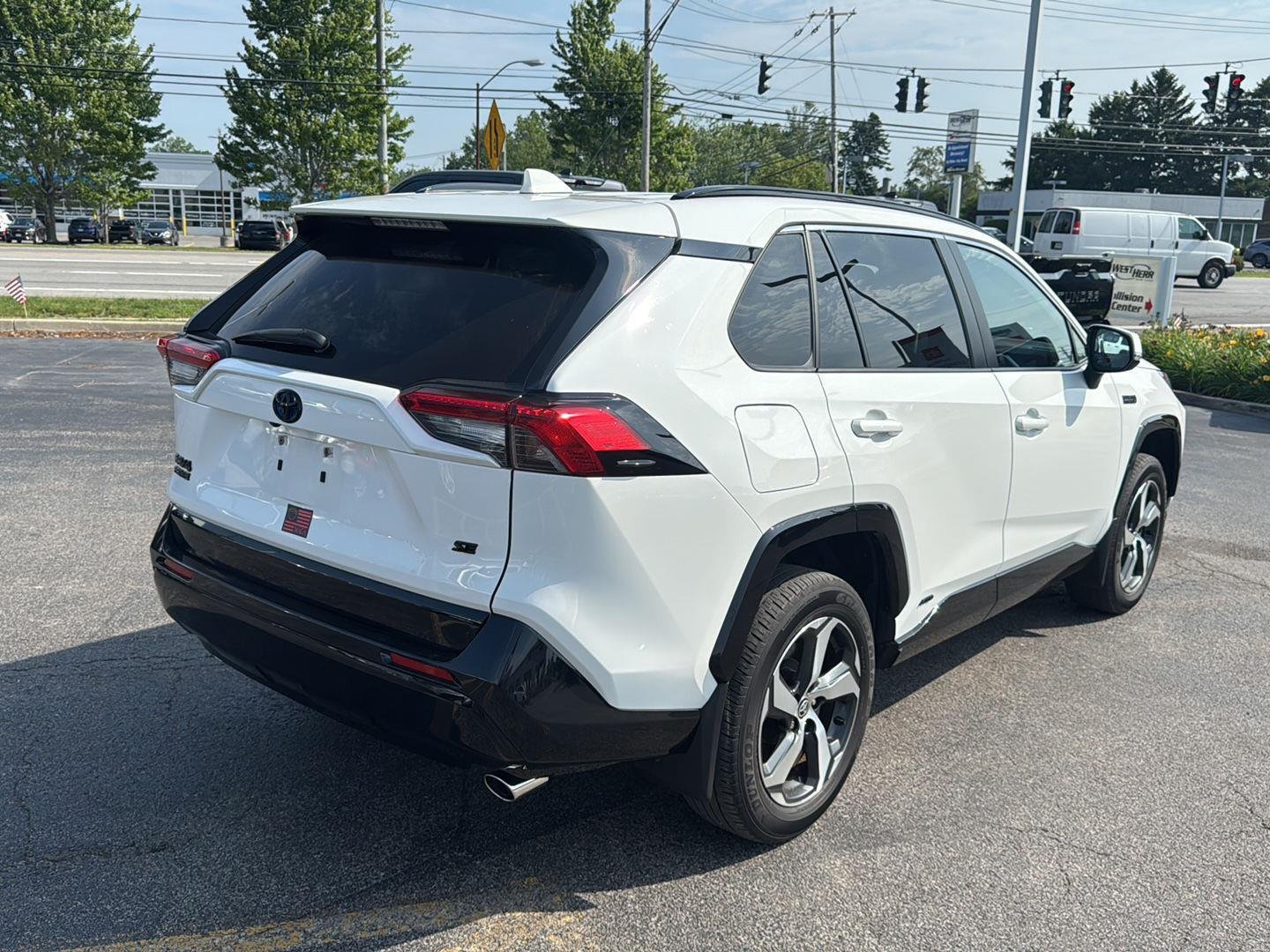 Certified Used 2024 Ice Cap Toyota SE image 6
