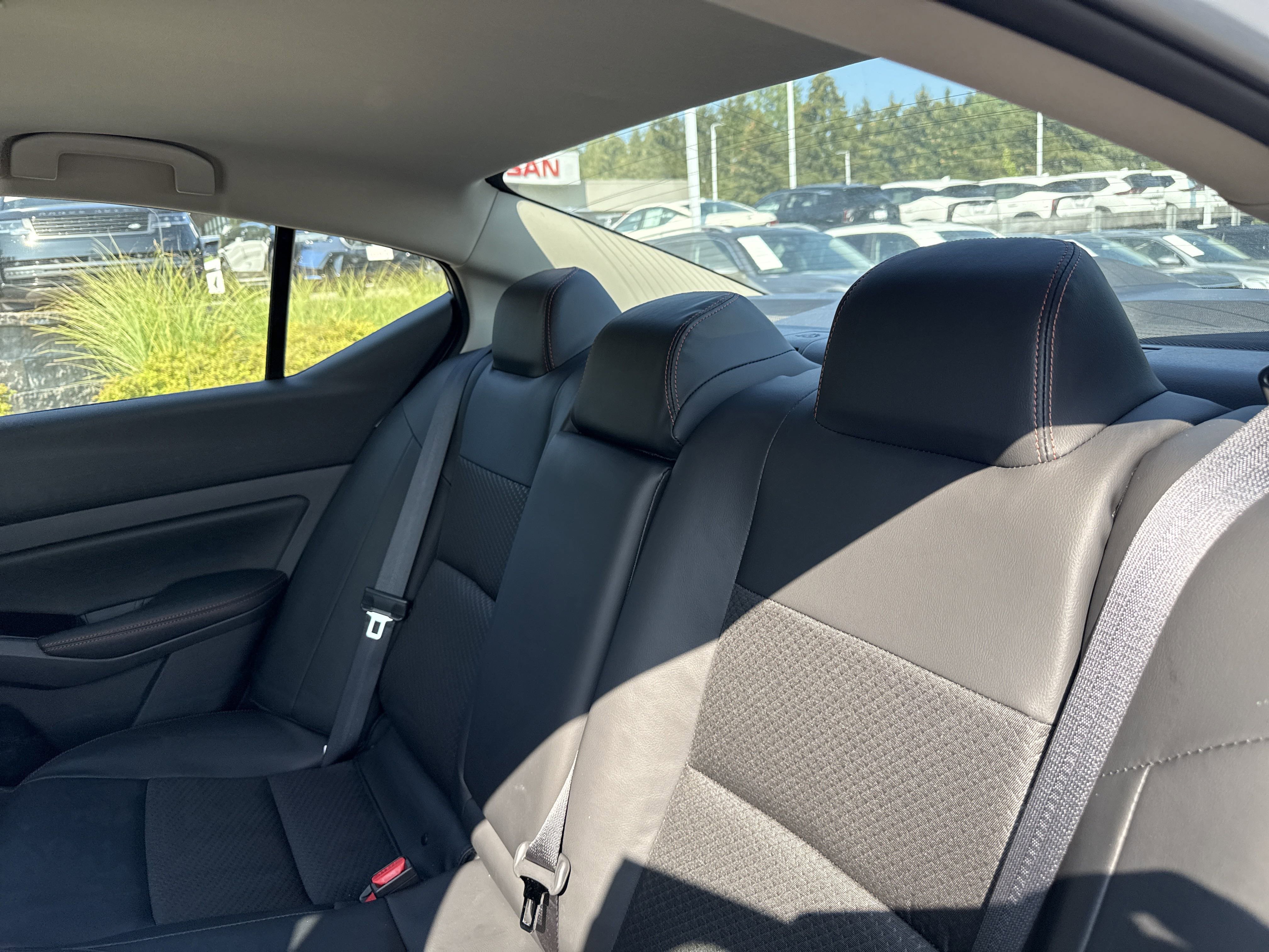 2025 Nissan Altima SR - Photo 13