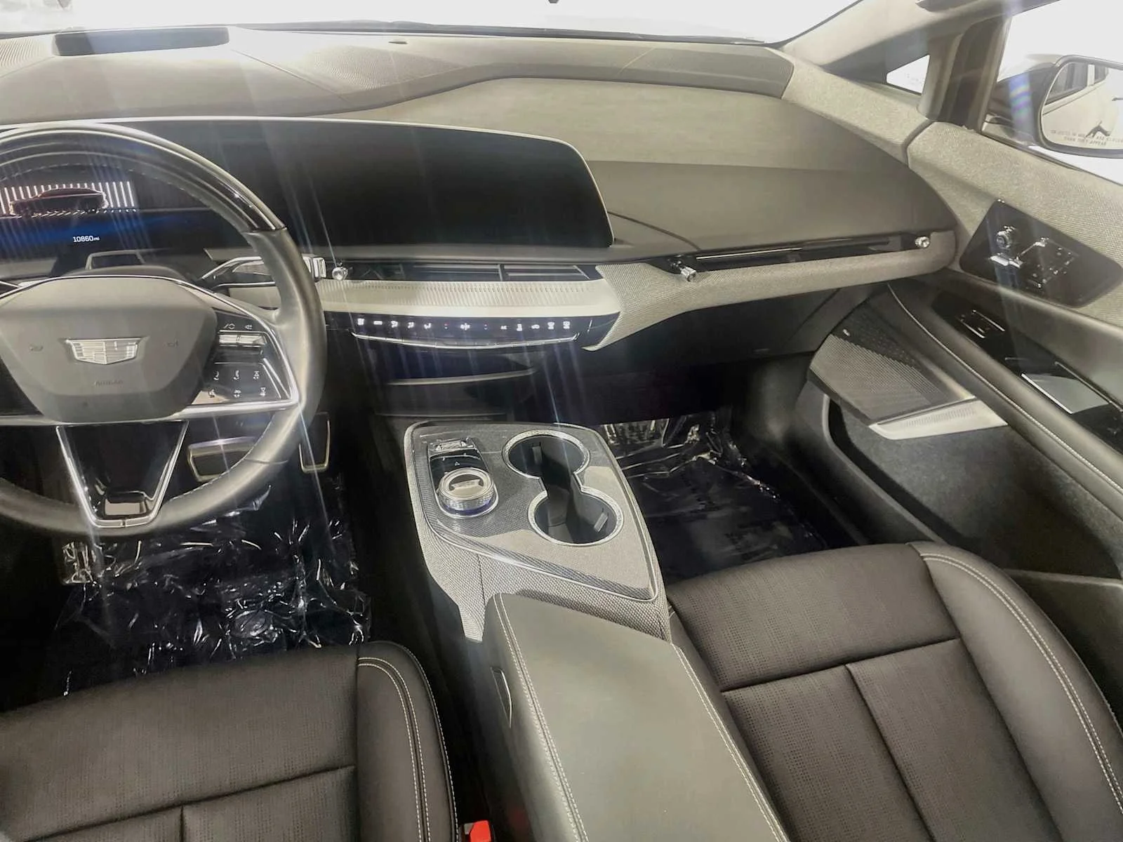 Used 2025 Argent Silver Metallic Cadillac Sport image 22