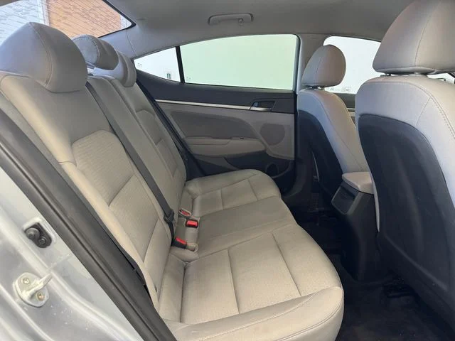 Used 2017 Shale Gray Metallic Hyundai SE image 19