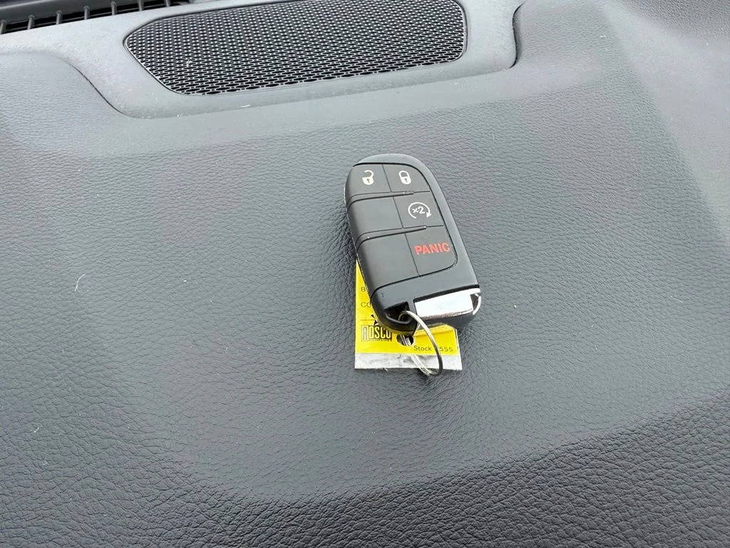 Used 2021 Silver Jeep Trailhawk image 32