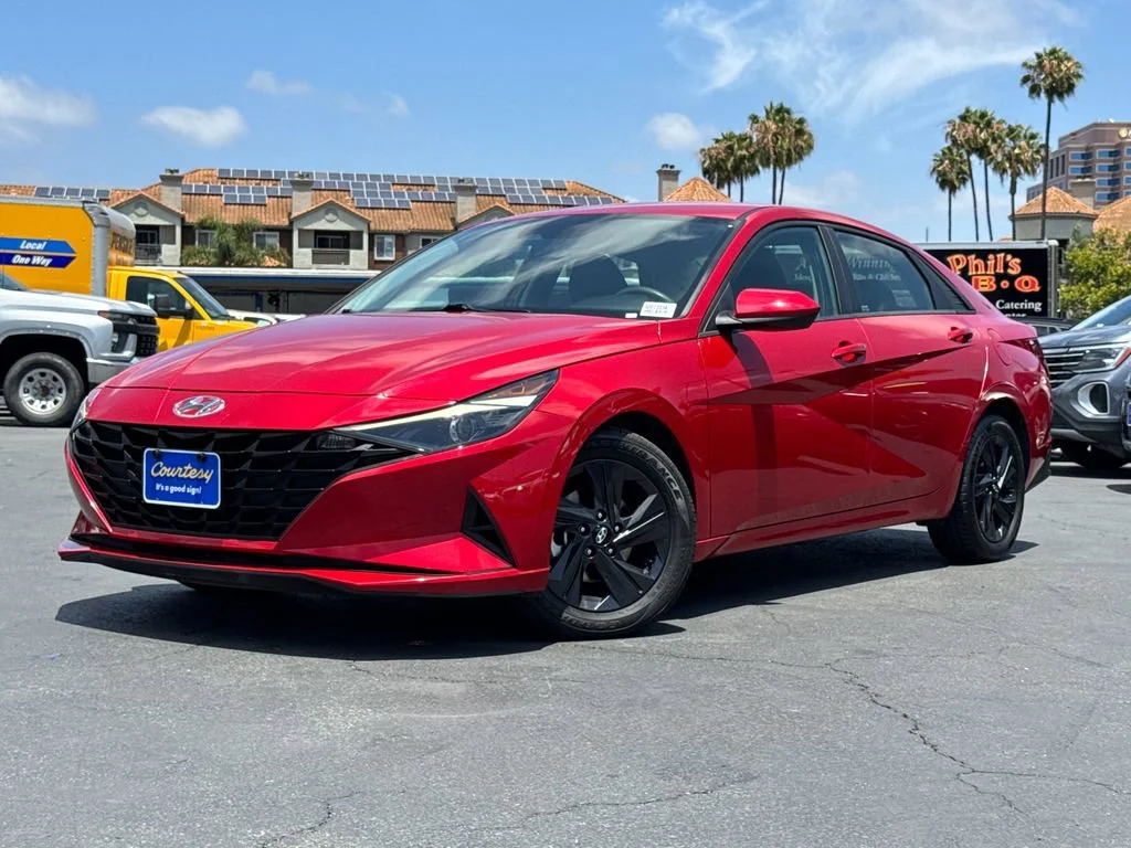 Used 2023 Red Hyundai SEL image 2