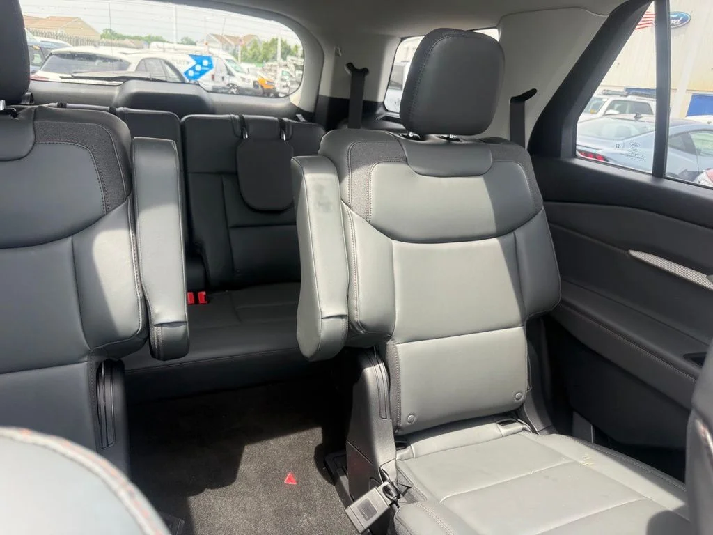 New 2026 Space White Metallic Ford Active image 56