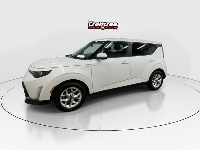 Used 2023 White Kia LX image 4