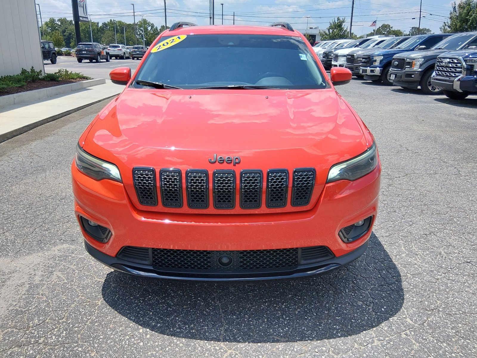 Used 2021 Spitfire Orange Clear Coat Jeep Altitude image 8