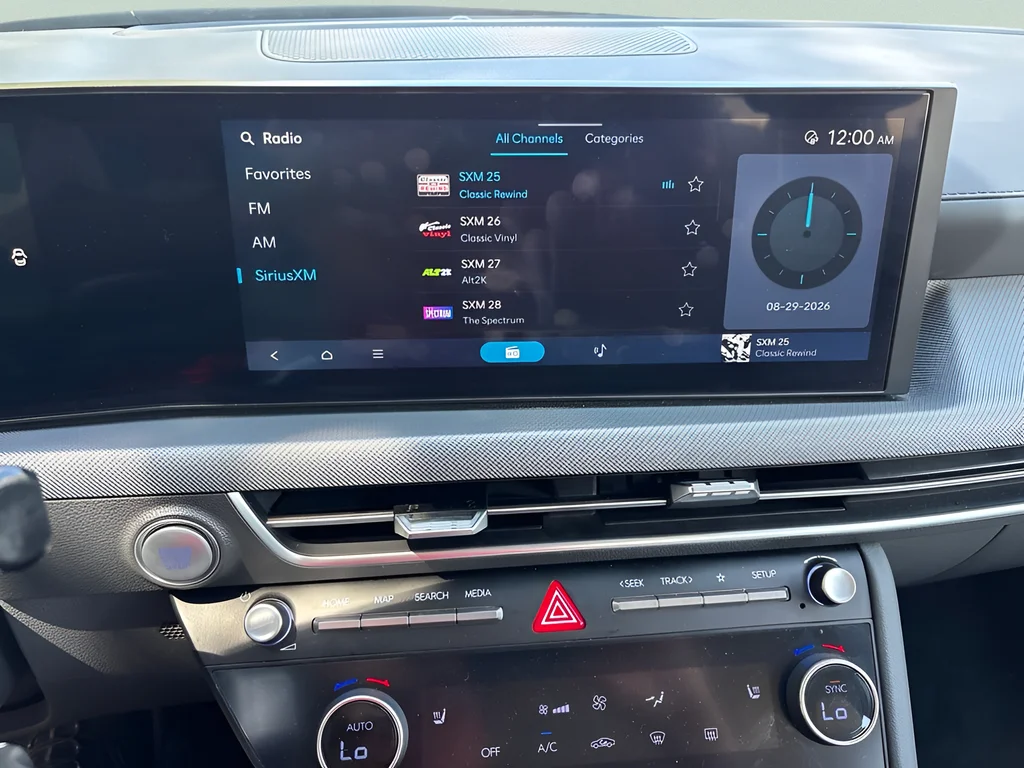Used 2025 Silver Hyundai SEL image 28