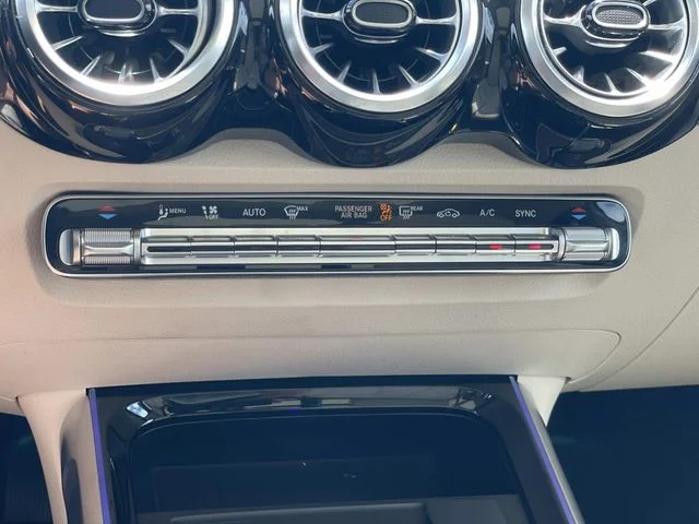 Used 2022  Mercedes-Benz GLB 250 image 29