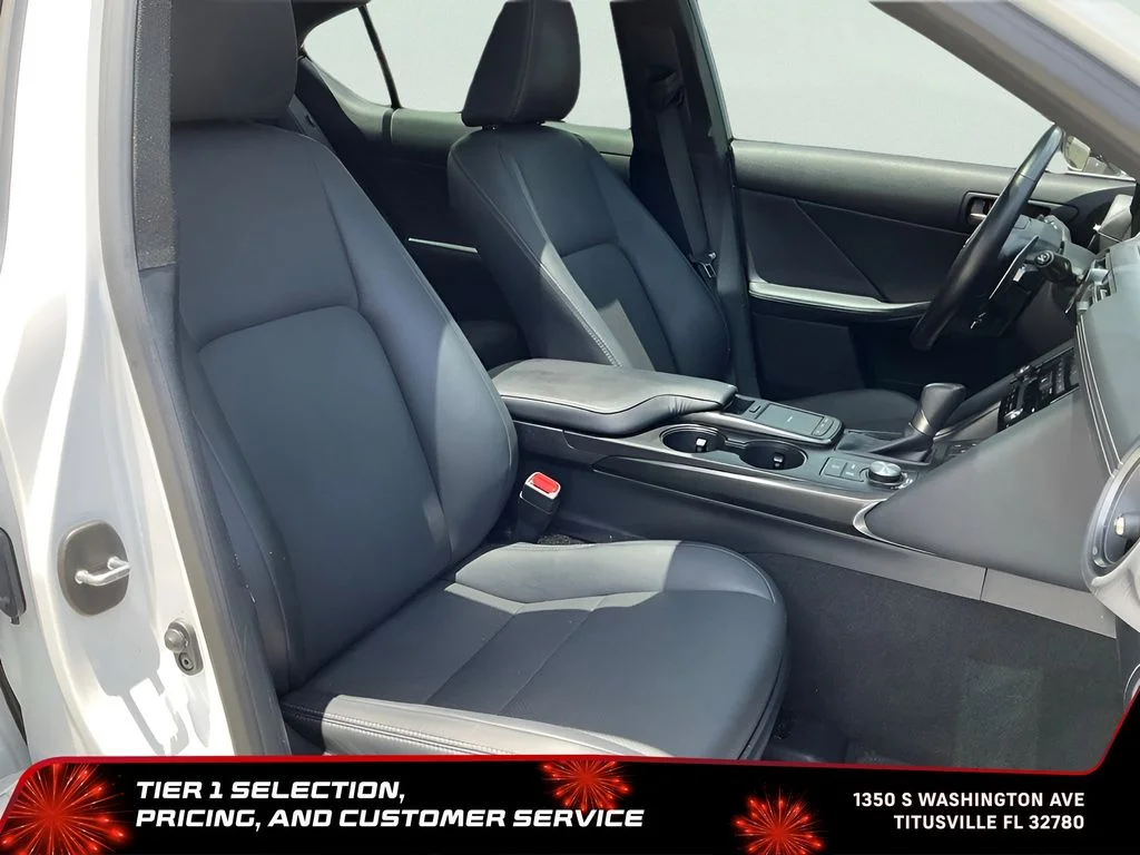 Used 2023 White Lexus 300 image 15